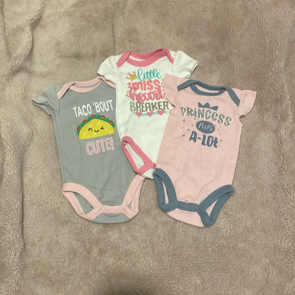 3 FUNNY CUTE BABY ONESIES